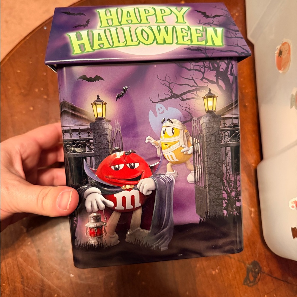M&M'S 2019 Happy Halloween Glow in the Dark Tin Metal Collectible Purple & Green